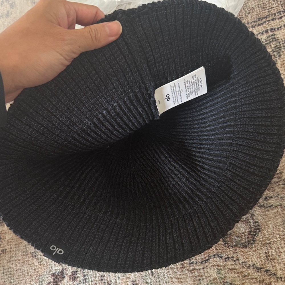 NWT ALO Yoga grey denim knit cloche bucket hat - Picture 5 of 7